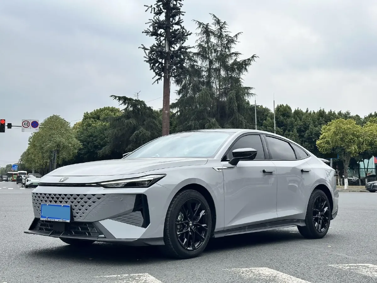 2024 ChangAn UNI-V 1.5T 188HP L4 7DCT,autocango,china used car exporter,china ev exporter,chinese used car exporter,chinese used ev exporter