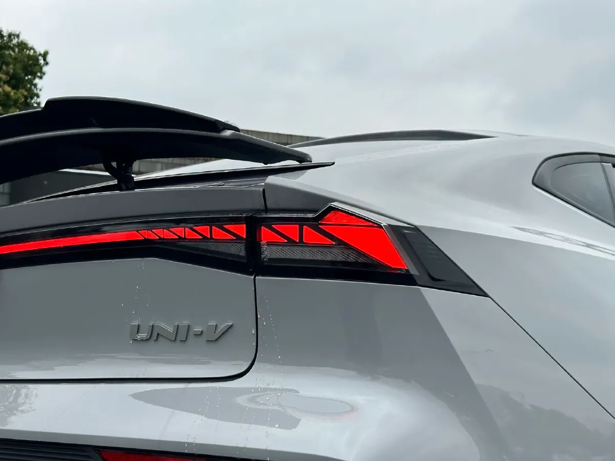 2024 ChangAn UNI-V 1.5T 188HP L4 7DCT,autocango,china used car exporter,china ev exporter,chinese used car exporter,chinese used ev exporter