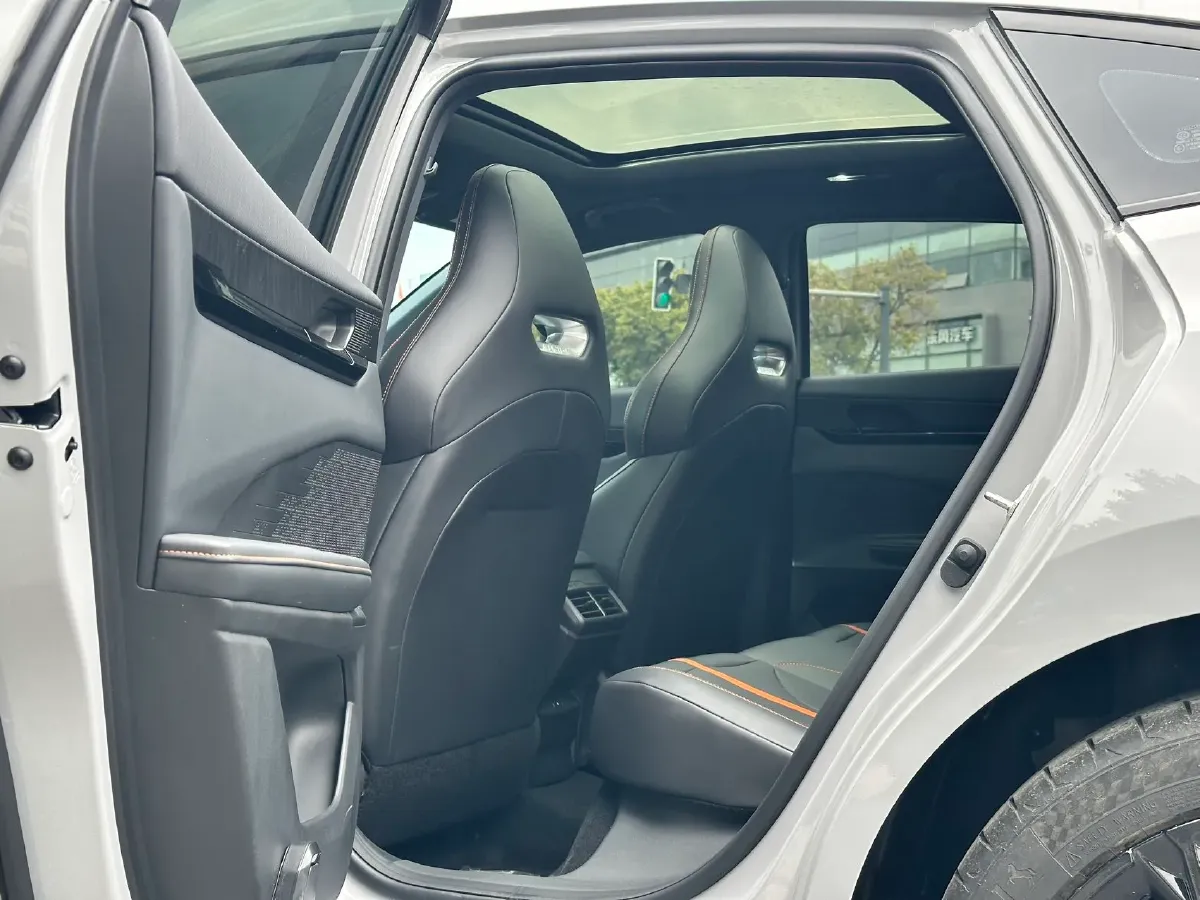 2024 ChangAn UNI-V 1.5T 188HP L4 7DCT,autocango,china used car exporter,china ev exporter,chinese used car exporter,chinese used ev exporter