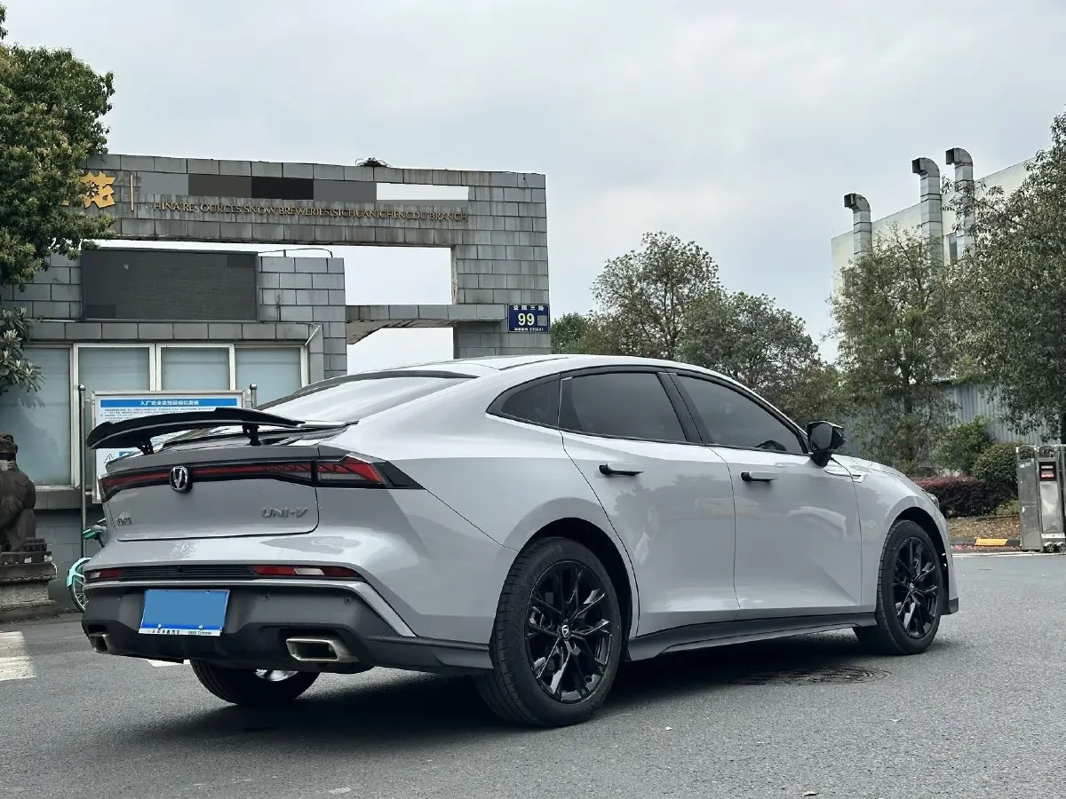 2024 ChangAn UNI-V 1.5T 188HP L4 7DCT,autocango,china used car exporter,china ev exporter,chinese used car exporter,chinese used ev exporter