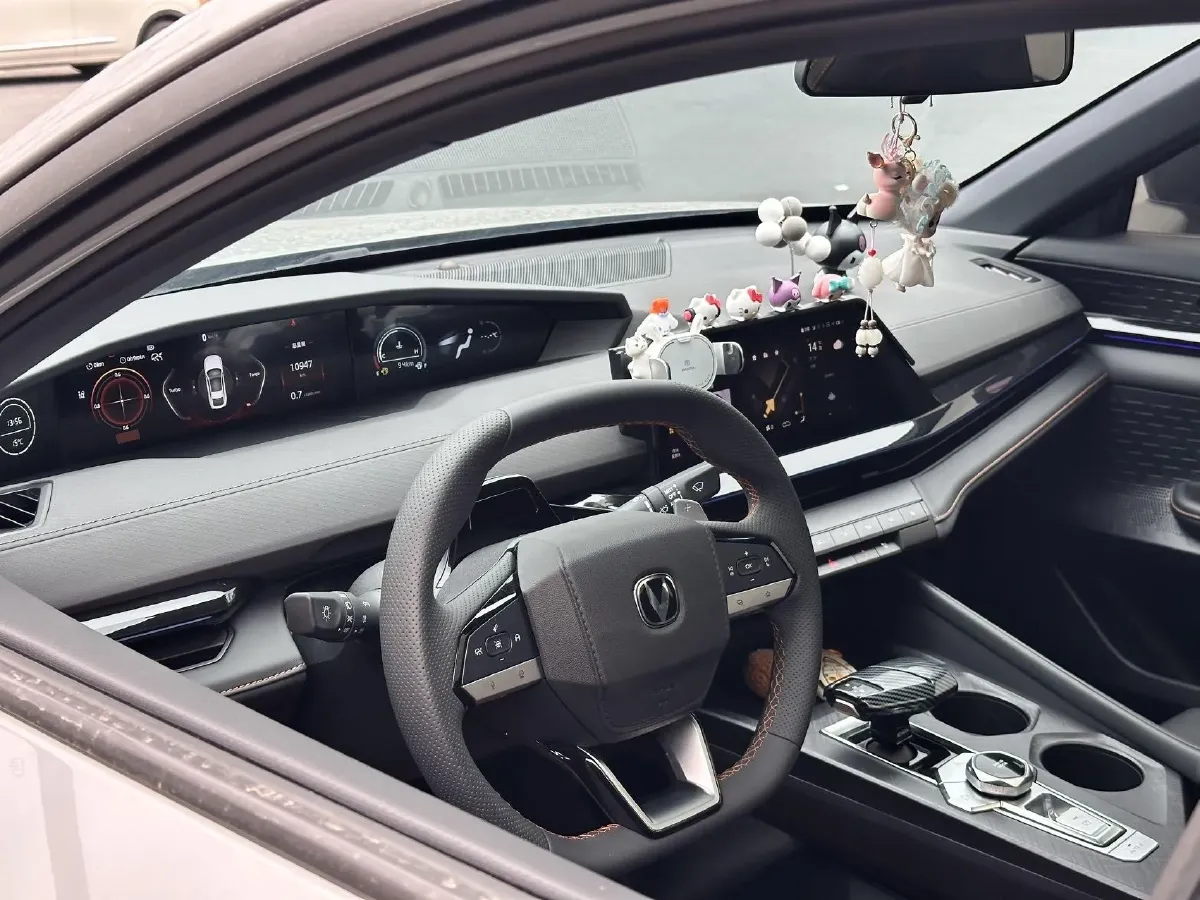 2024 ChangAn UNI-V 1.5T 188HP L4 7DCT,autocango,china used car exporter,china ev exporter,chinese used car exporter,chinese used ev exporter