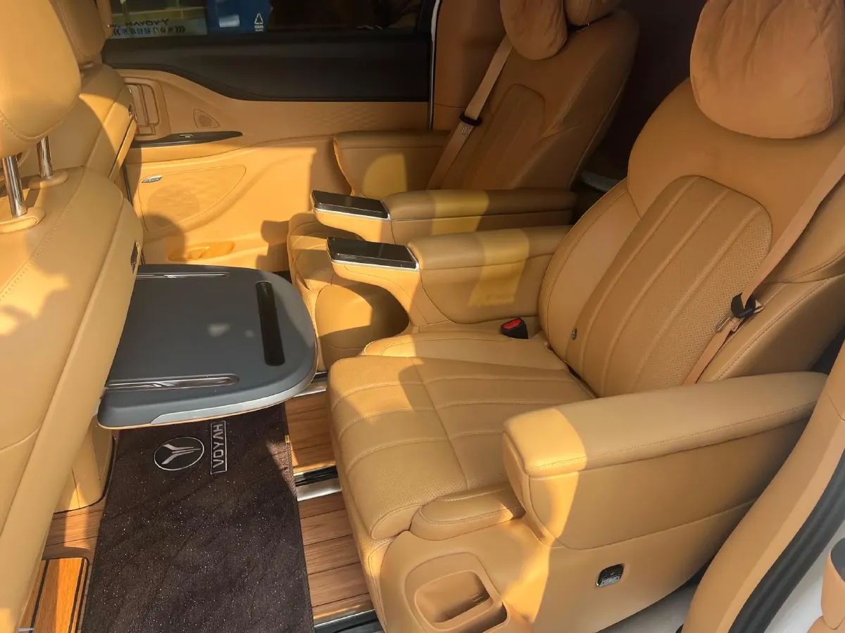 2025 Voyah Dream 1.5T 150HP L4 PHEV 41.7KWH,autocango,china used car exporter,china ev exporter,chinese used car exporter,chinese used ev exporter