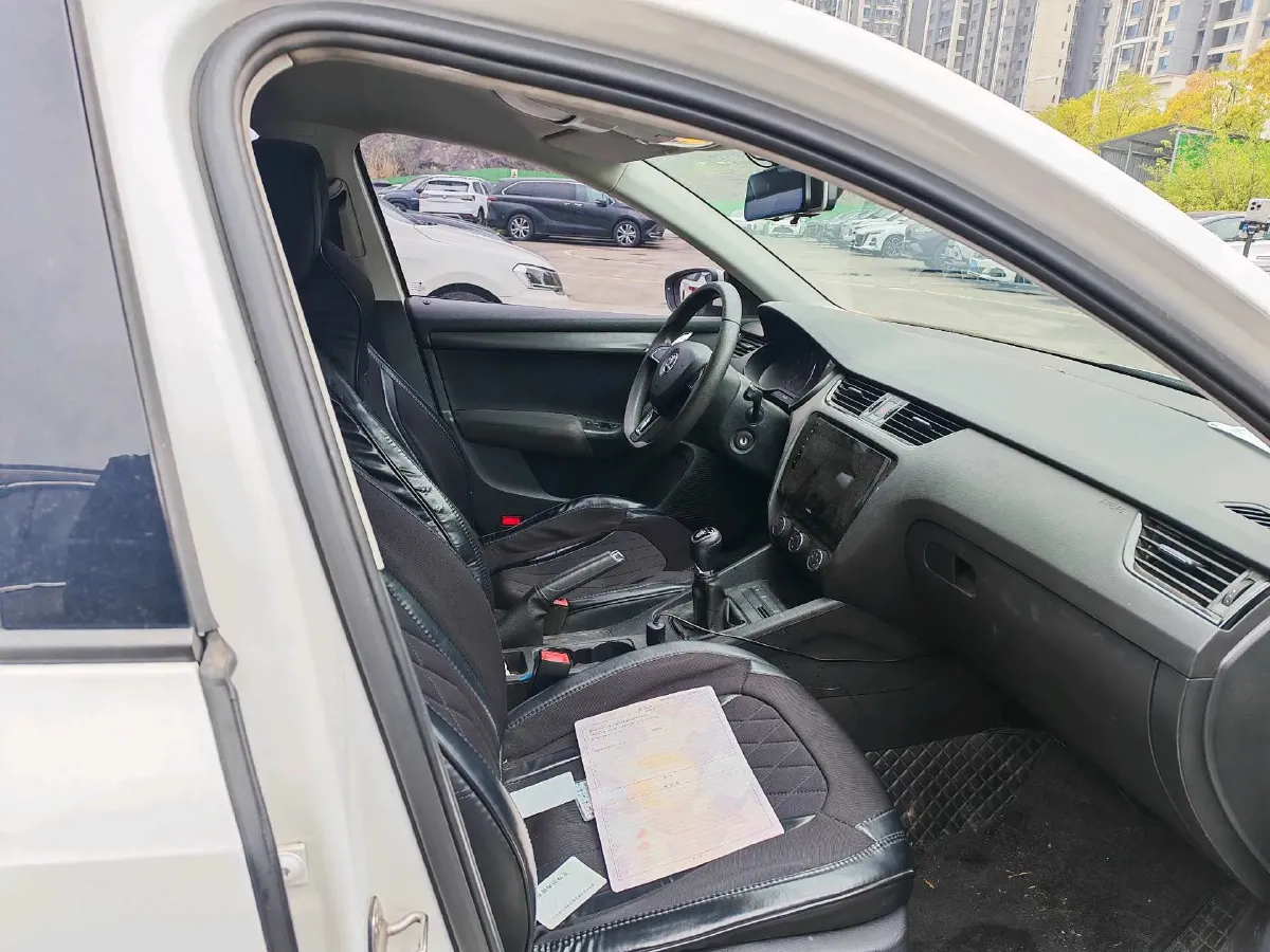 2020 Skoda Octavia 1.5L 113HP L4 5MT,autocango,china used car exporter,china ev exporter,chinese used car exporter,chinese used ev exporter