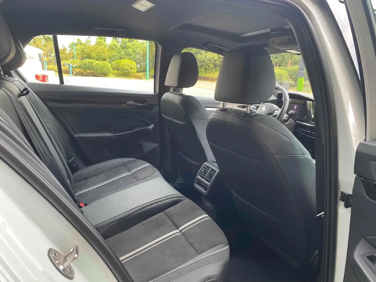 2023 Volkswagen Golf 1.4T 150HP L4 7DCT,autocango,china used car exporter,china ev exporter,chinese used car exporter,chinese used ev exporter