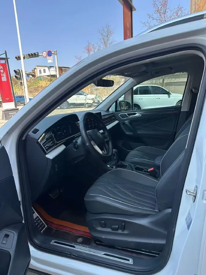 2024 Volkswagen Tiguan L 2.0T 186HP L4 7DCT,autocango,china used car exporter,china ev exporter,chinese used car exporter,chinese used ev exporter