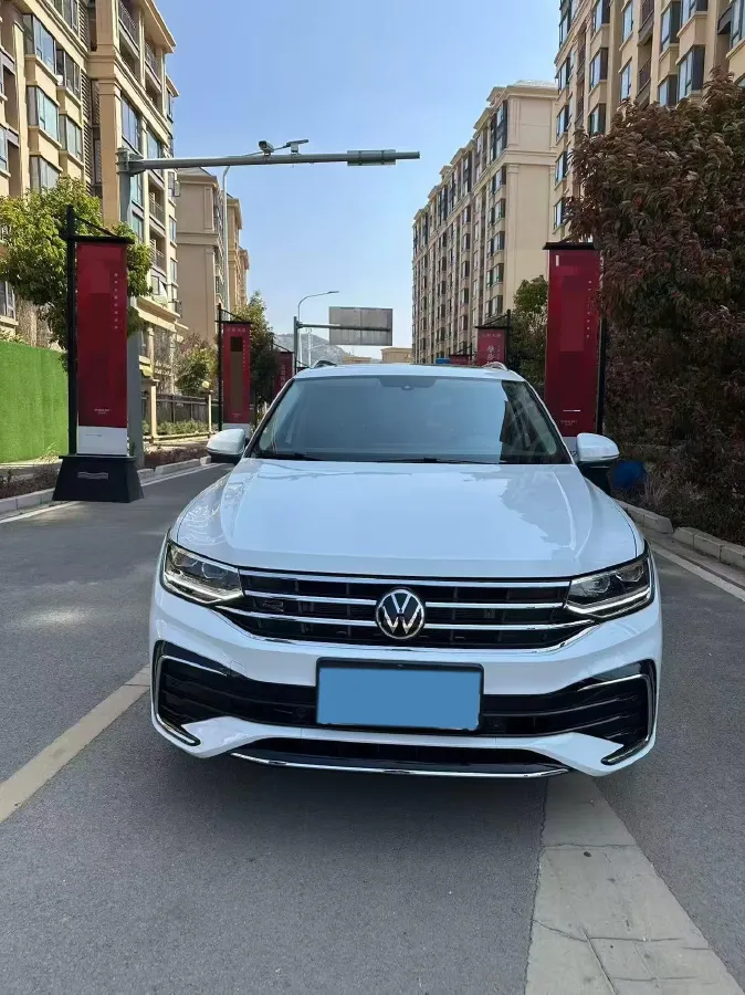 2024 Volkswagen Tiguan L 2.0T 186HP L4 7DCT,autocango,china used car exporter,china ev exporter,chinese used car exporter,chinese used ev exporter