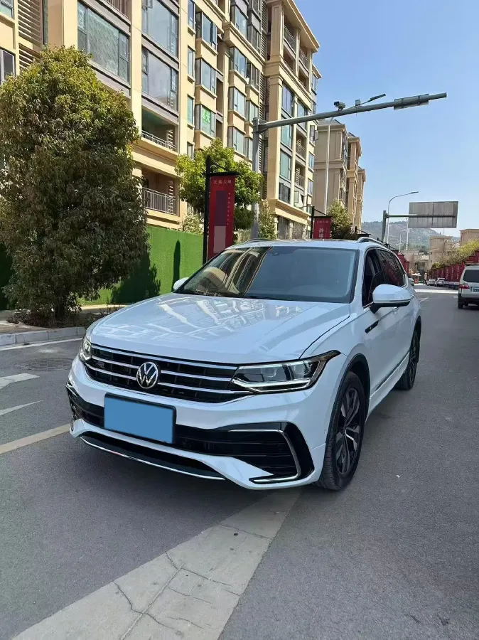 2024 Volkswagen Tiguan L 2.0T 186HP L4 7DCT,autocango,china used car exporter,china ev exporter,chinese used car exporter,chinese used ev exporter