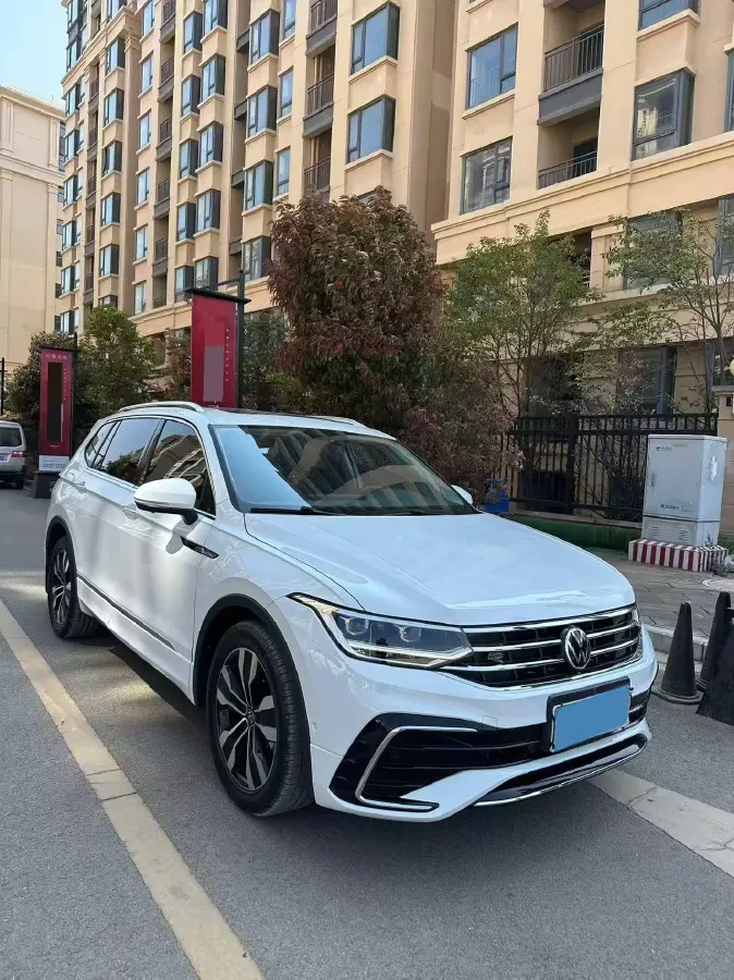2024 Volkswagen Tiguan L 2.0T 186HP L4 7DCT,autocango,china used car exporter,china ev exporter,chinese used car exporter,chinese used ev exporter