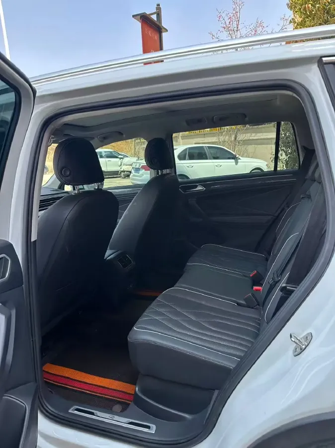 2024 Volkswagen Tiguan L 2.0T 186HP L4 7DCT,autocango,china used car exporter,china ev exporter,chinese used car exporter,chinese used ev exporter