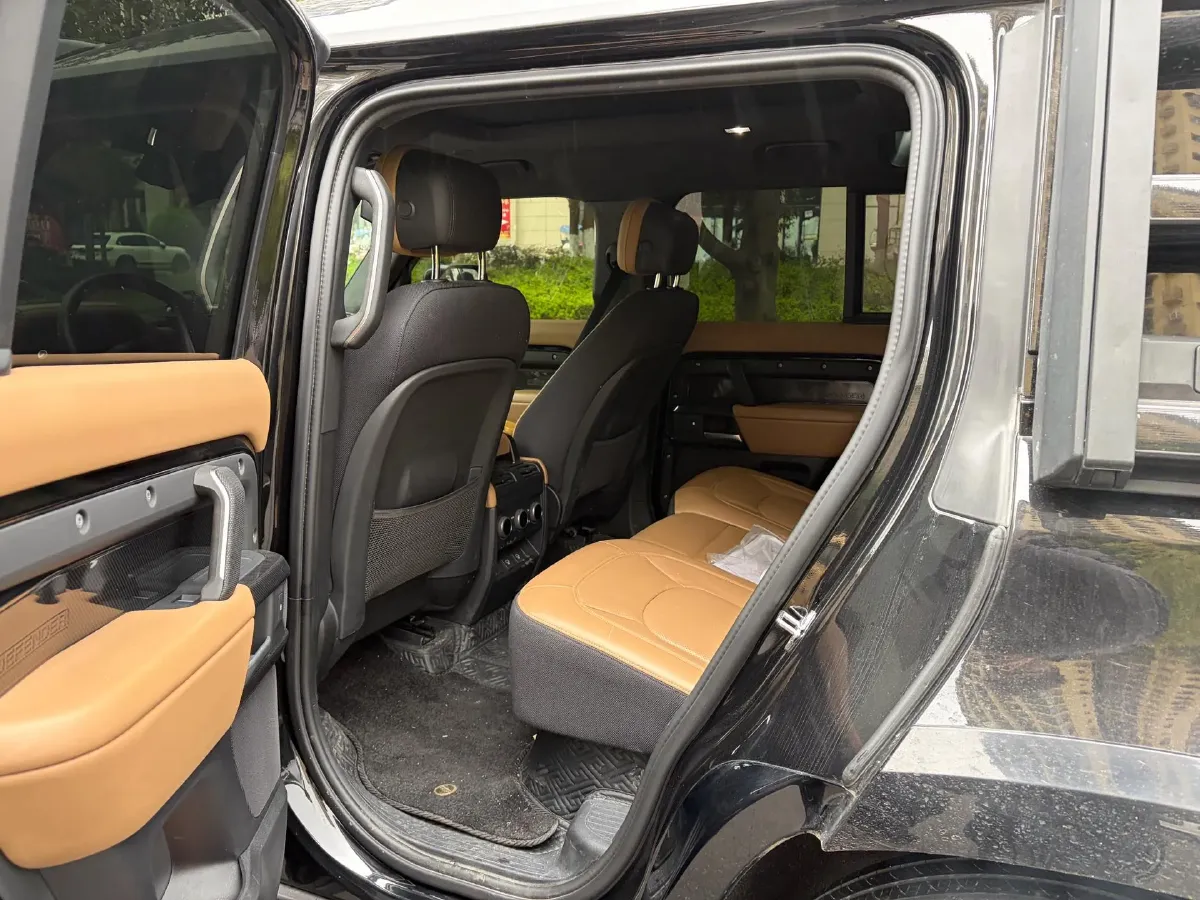 2025 Land Rover Defender 3.0T 400HP L6 8AT,autocango,china used car exporter,china ev exporter,chinese used car exporter,chinese used ev exporter