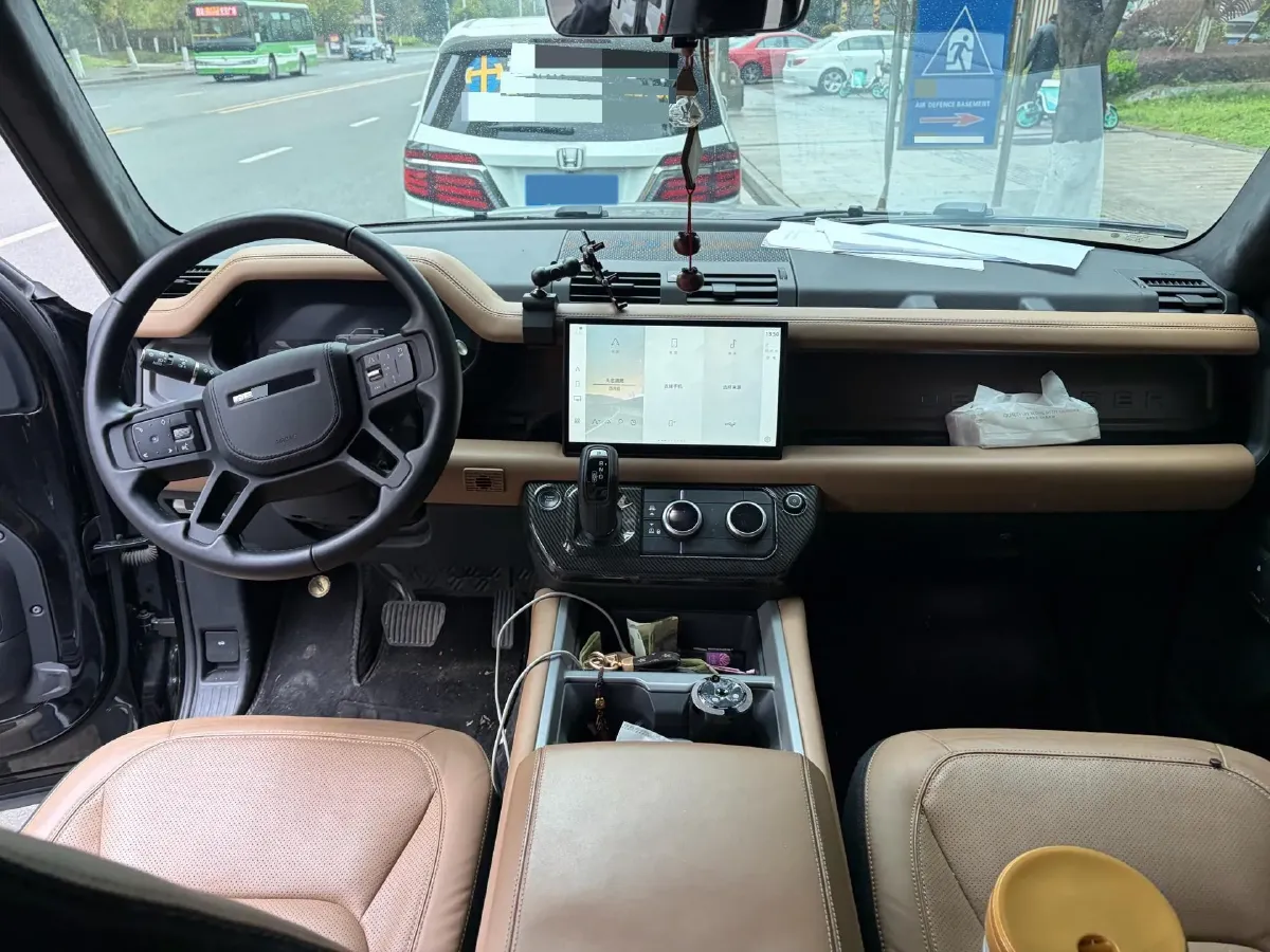 2025 Land Rover Defender 3.0T 400HP L6 8AT,autocango,china used car exporter,china ev exporter,chinese used car exporter,chinese used ev exporter