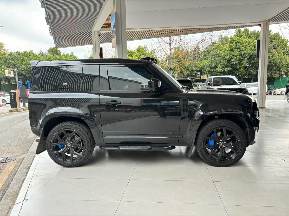 2021 Land Rover Defender 3.0T 400HP L6 8AT,autocango,china used car exporter,china ev exporter,chinese used car exporter,chinese used ev exporter