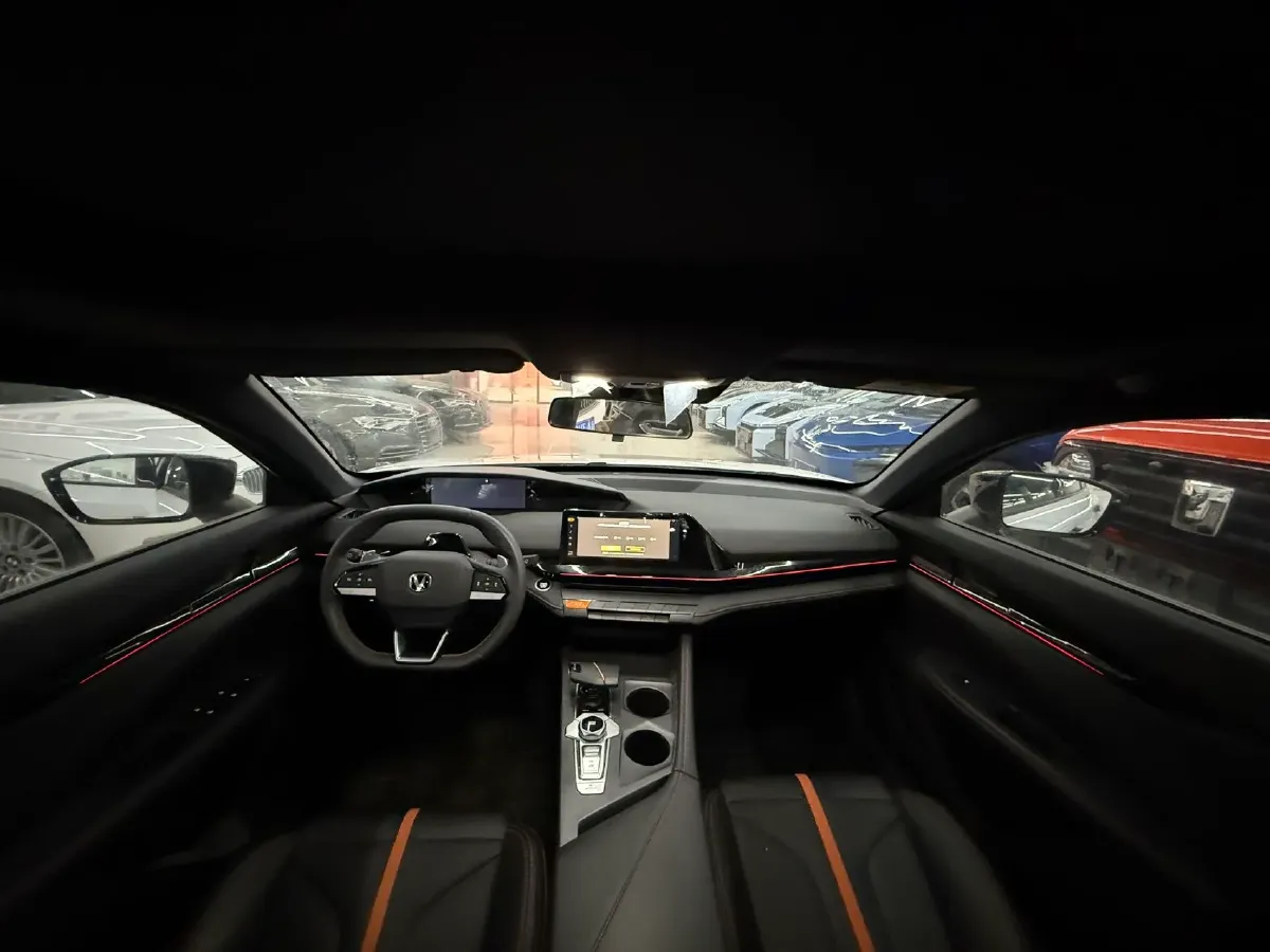 2024 ChangAn UNI-V 1.5T 188HP L4 7DCT,autocango,china used car exporter,china ev exporter,chinese used car exporter,chinese used ev exporter