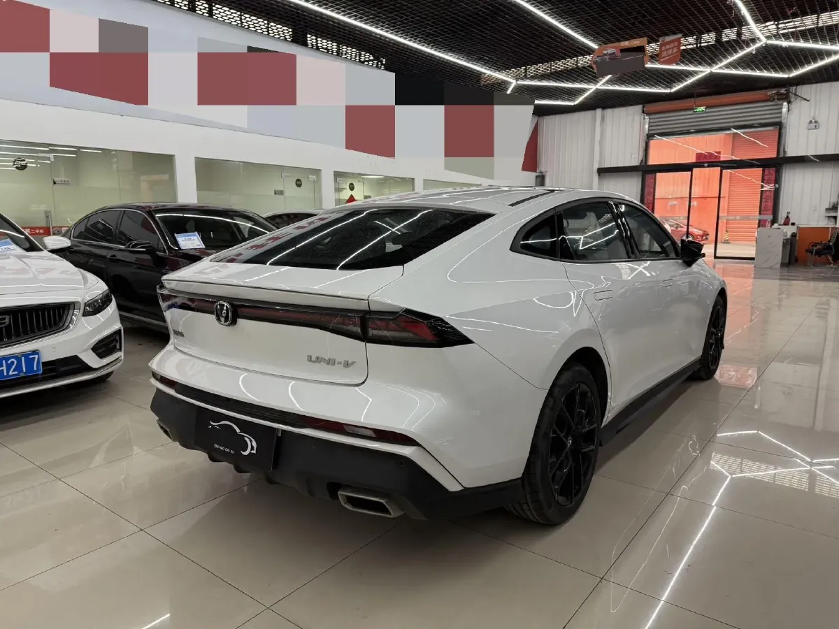 2024 ChangAn UNI-V 1.5T 188HP L4 7DCT,autocango,china used car exporter,china ev exporter,chinese used car exporter,chinese used ev exporter