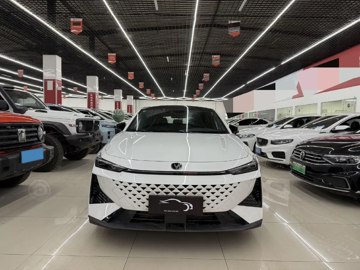 2024 ChangAn UNI-V 1.5T 188HP L4 7DCT,autocango,china used car exporter,china ev exporter,chinese used car exporter,chinese used ev exporter
