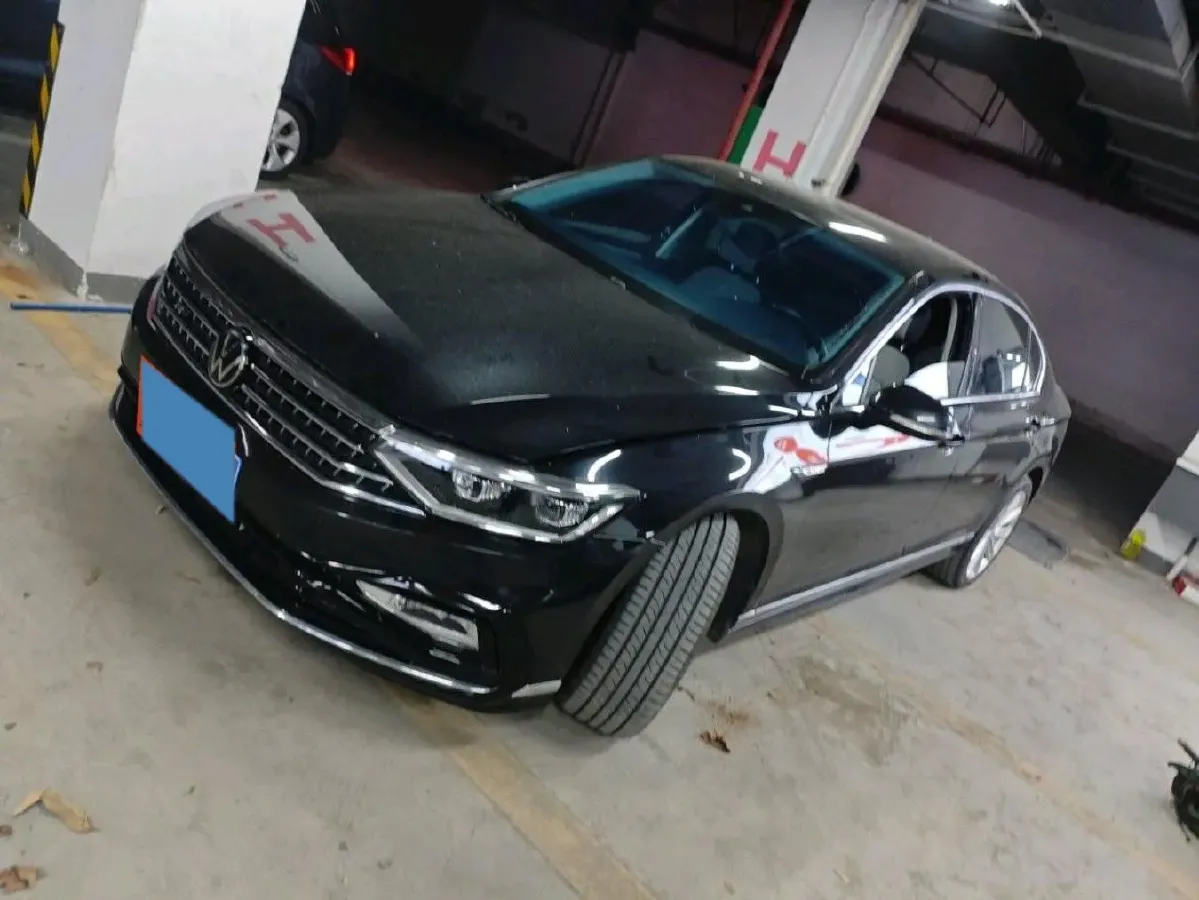 2023 Volkswagen Magotan 2.0T 186HP L4 7DCT,autocango,china used car exporter,china ev exporter,chinese used car exporter,chinese used ev exporter
