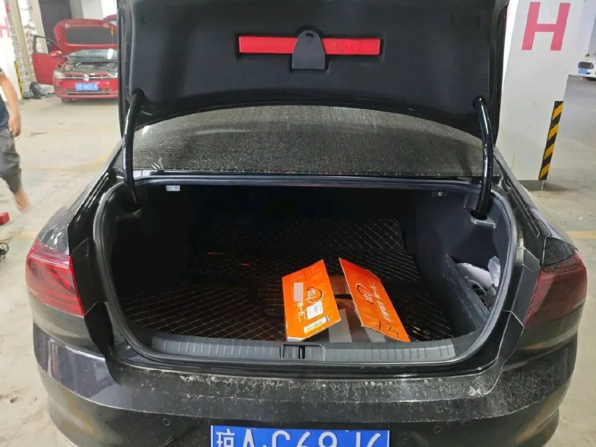 2023 Volkswagen Magotan 2.0T 186HP L4 7DCT,autocango,china used car exporter,china ev exporter,chinese used car exporter,chinese used ev exporter