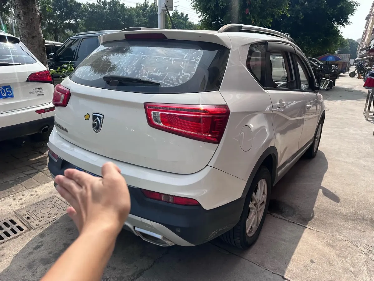 2017 BaoJun 560 1.5T 150HP L4 6MT,autocango,china used car exporter,china ev exporter,chinese used car exporter,chinese used ev exporter