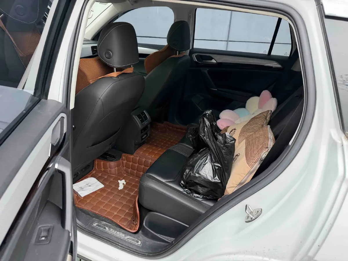 2019 MINI CLUBMAN 1.5T 102HP L3 6AT,autocango,china used car exporter,china ev exporter,chinese used car exporter,chinese used ev exporter