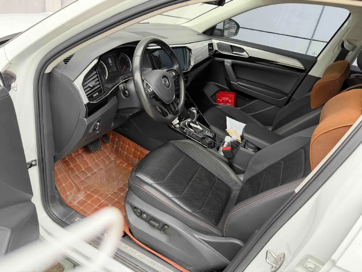 2019 MINI CLUBMAN 1.5T 102HP L3 6AT,autocango,china used car exporter,china ev exporter,chinese used car exporter,chinese used ev exporter