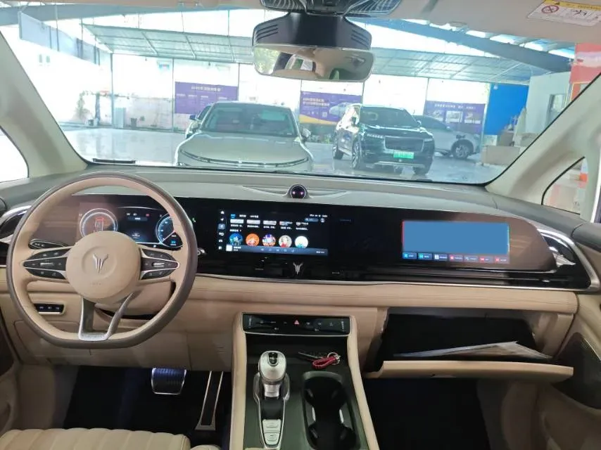 2022 Voyah Dream 1.5T 136HP L4 PHEV 25.57KWH,autocango,china used car exporter,china ev exporter,chinese used car exporter,chinese used ev exporter