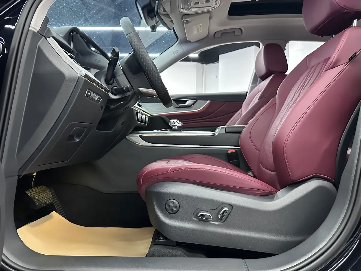 2025 HongQi HS5 2.0T 252HP L4 8AT,autocango,china used car exporter,china ev exporter,chinese used car exporter,chinese used ev exporter