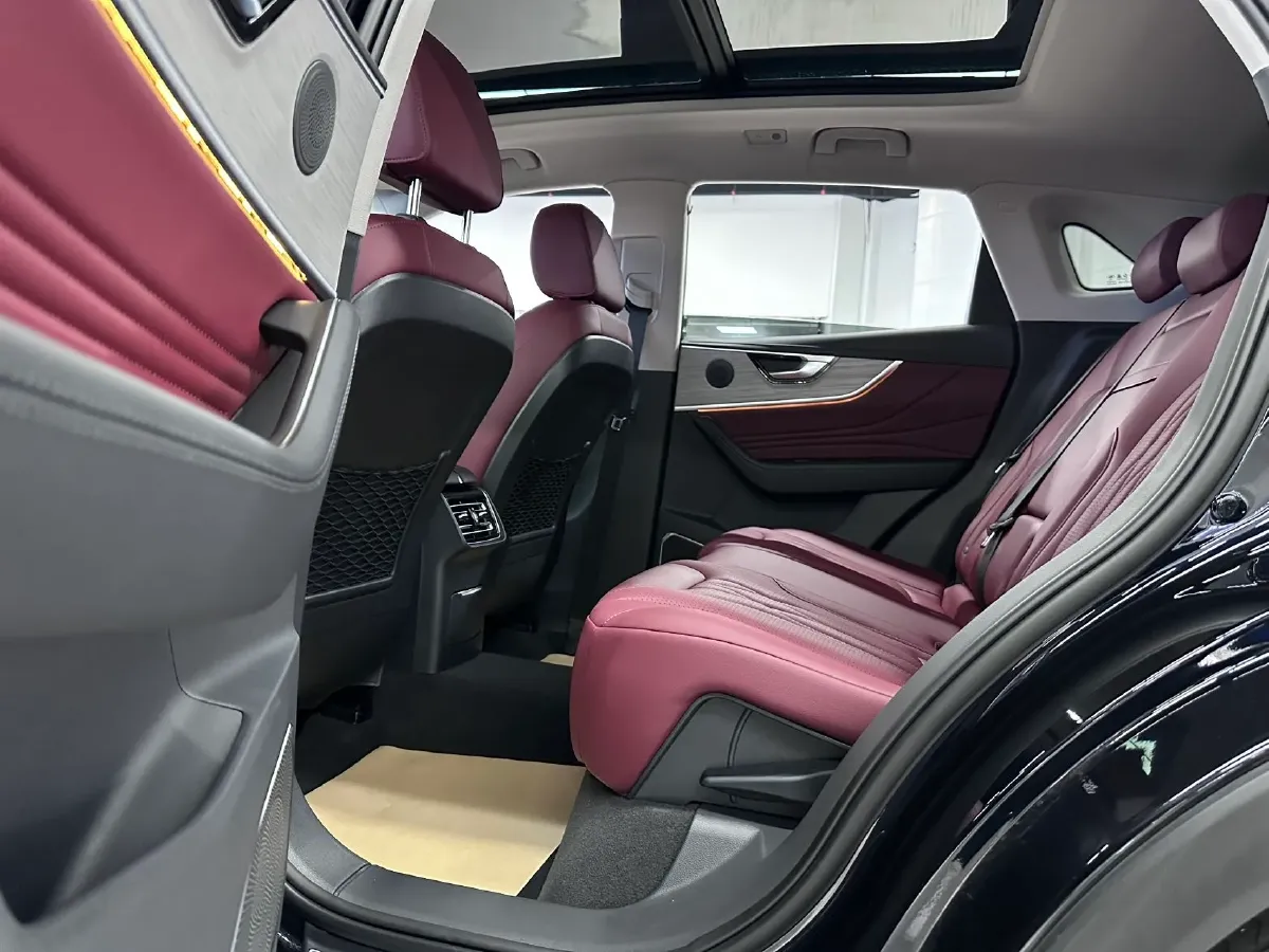 2025 HongQi HS5 2.0T 252HP L4 8AT,autocango,china used car exporter,china ev exporter,chinese used car exporter,chinese used ev exporter