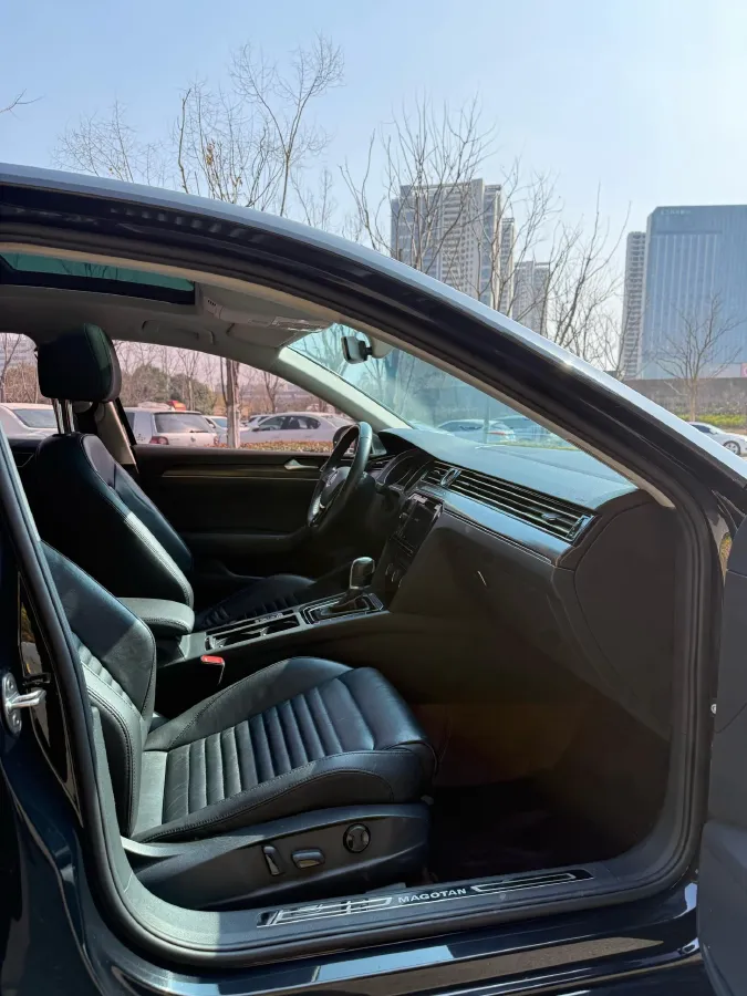 2019 Volkswagen Magotan 2.0T 186HP L4 7DCT,autocango,china used car exporter,china ev exporter,chinese used car exporter,chinese used ev exporter