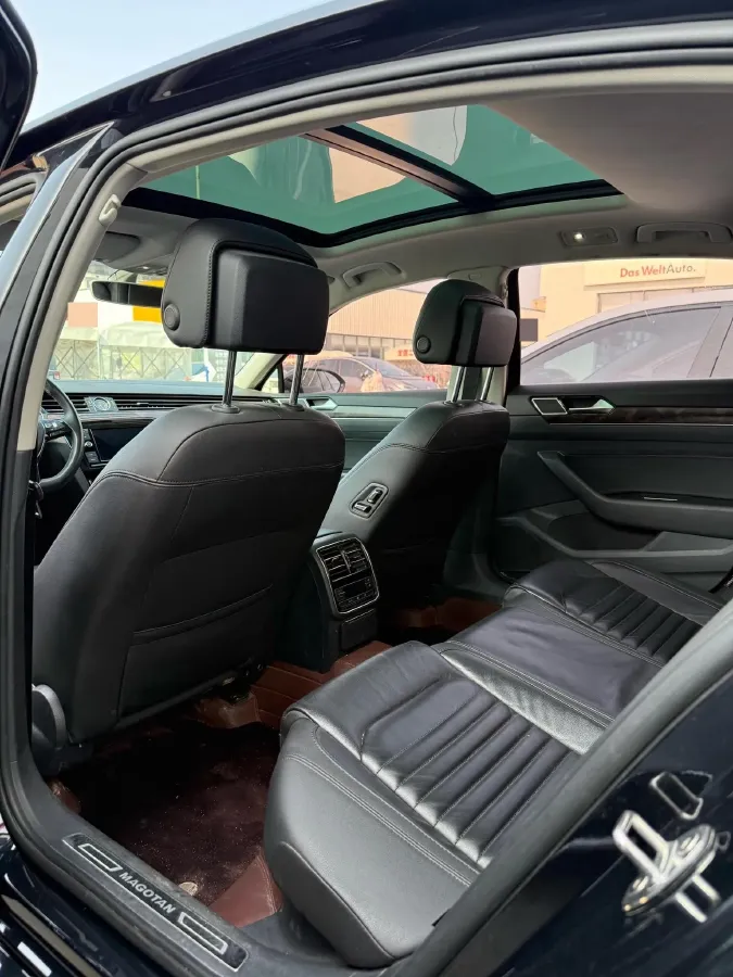 2019 Volkswagen Magotan 2.0T 186HP L4 7DCT,autocango,china used car exporter,china ev exporter,chinese used car exporter,chinese used ev exporter