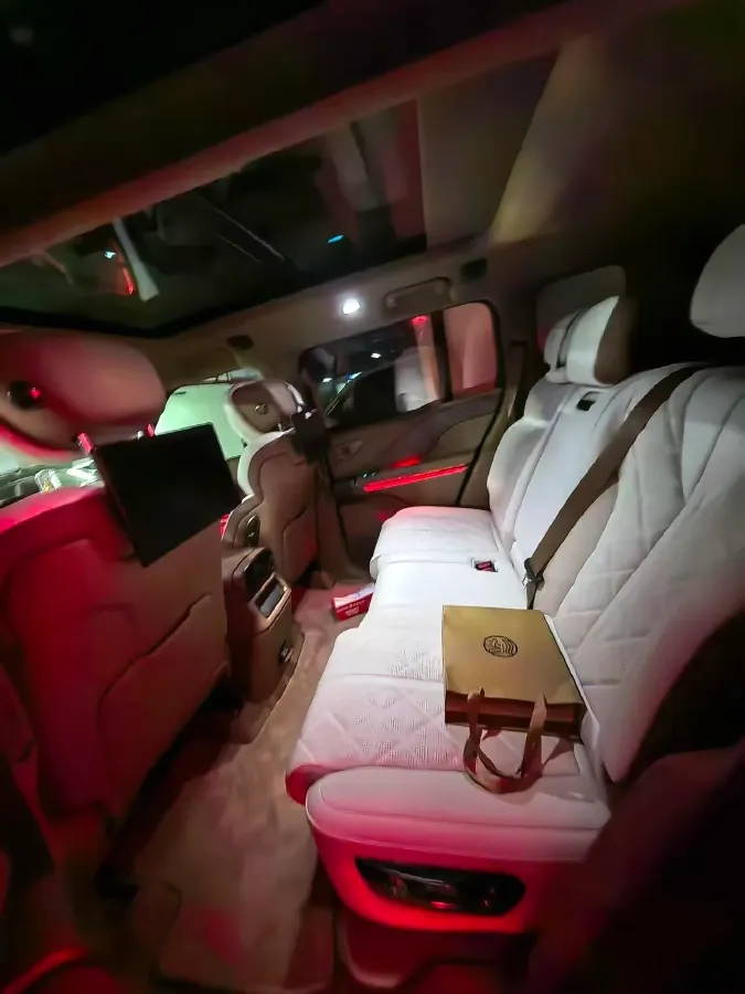 2024 YangWang U8 2.0T 272HP L4 REEV 49.05KWH,autocango,china used car exporter,china ev exporter,chinese used car exporter,chinese used ev exporter