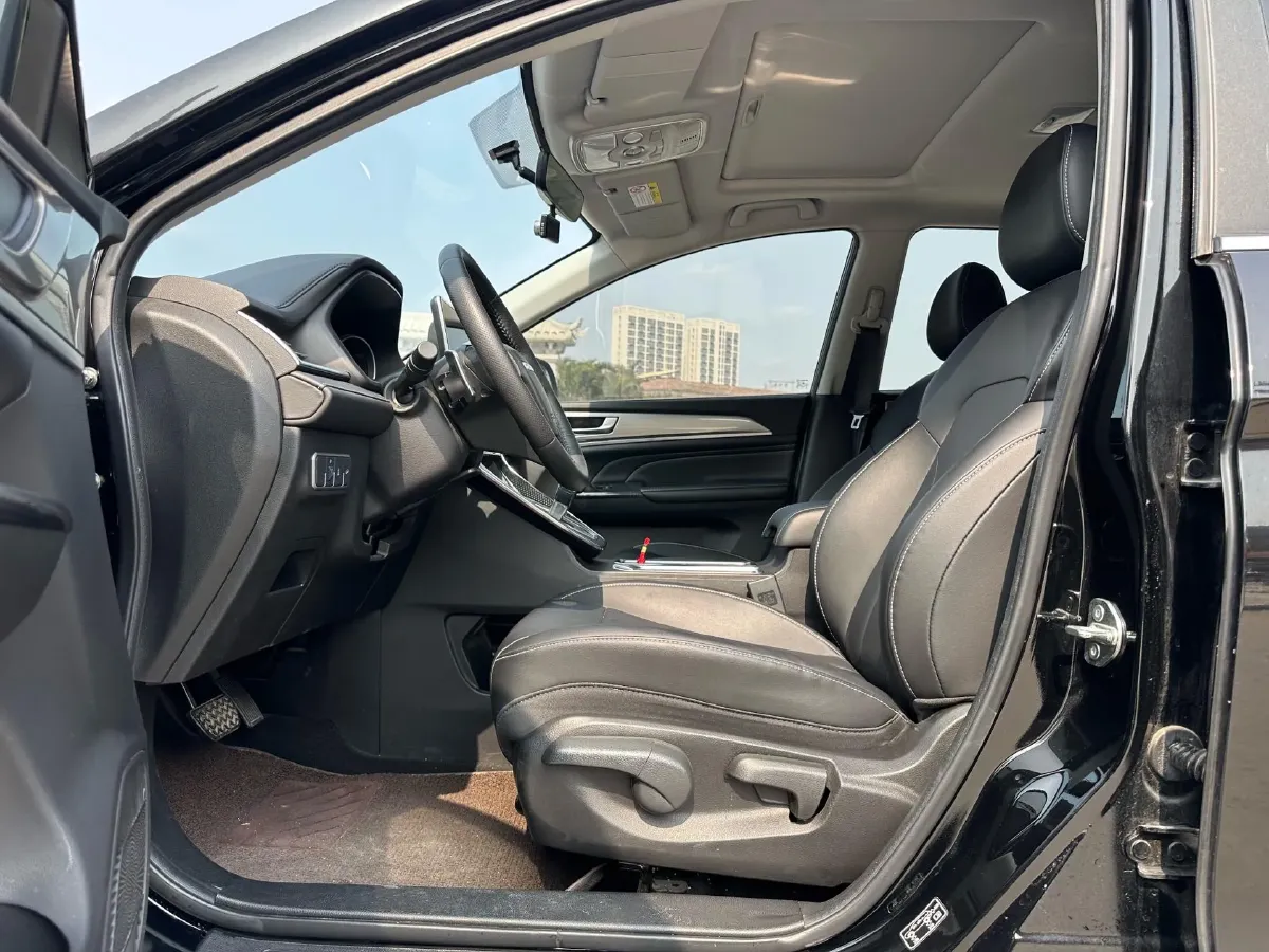 2021 Haval M6 1.5T 150HP L4 7DCT,autocango,china used car exporter,china ev exporter,chinese used car exporter,chinese used ev exporter