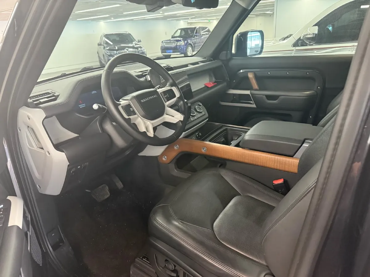 2022 Land Rover Defender 3.0T 400HP L6 8AT,autocango,china used car exporter,china ev exporter,chinese used car exporter,chinese used ev exporter