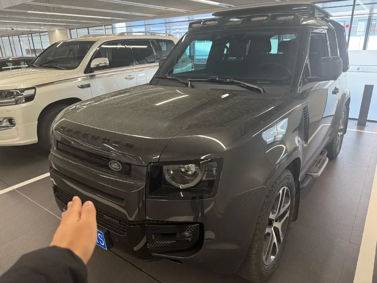 2022 Land Rover Defender 3.0T 400HP L6 8AT,autocango,china used car exporter,china ev exporter,chinese used car exporter,chinese used ev exporter