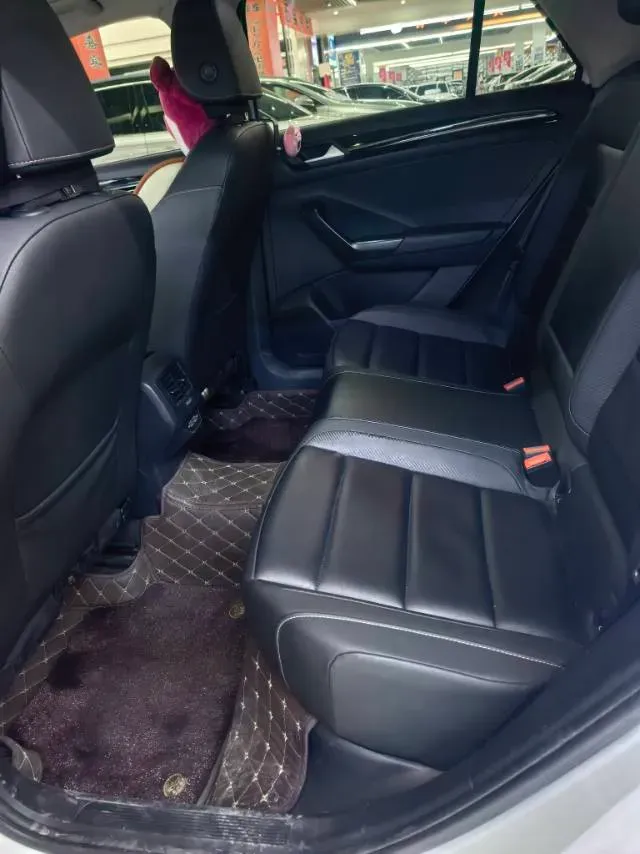 2020 Volkswagen T-Roc 1.4T 150HP L4 7DCT,autocango,china used car exporter,china ev exporter,chinese used car exporter,chinese used ev exporter