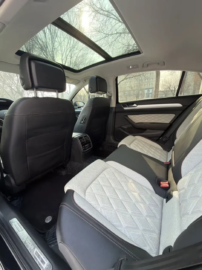 2023 Volkswagen Magotan 2.0T 186HP L4 7DCT,autocango,china used car exporter,china ev exporter,chinese used car exporter,chinese used ev exporter