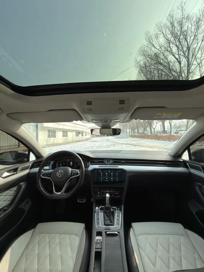 2023 Volkswagen Magotan 2.0T 186HP L4 7DCT,autocango,china used car exporter,china ev exporter,chinese used car exporter,chinese used ev exporter