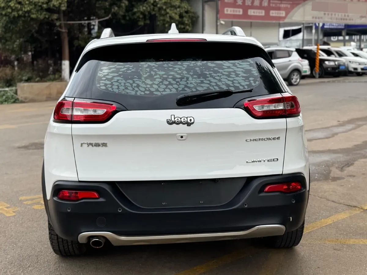 2020 Jeep Cherokee 2.0L 148HP L4 9AT,autocango,china used car exporter,china ev exporter,chinese used car exporter,chinese used ev exporter