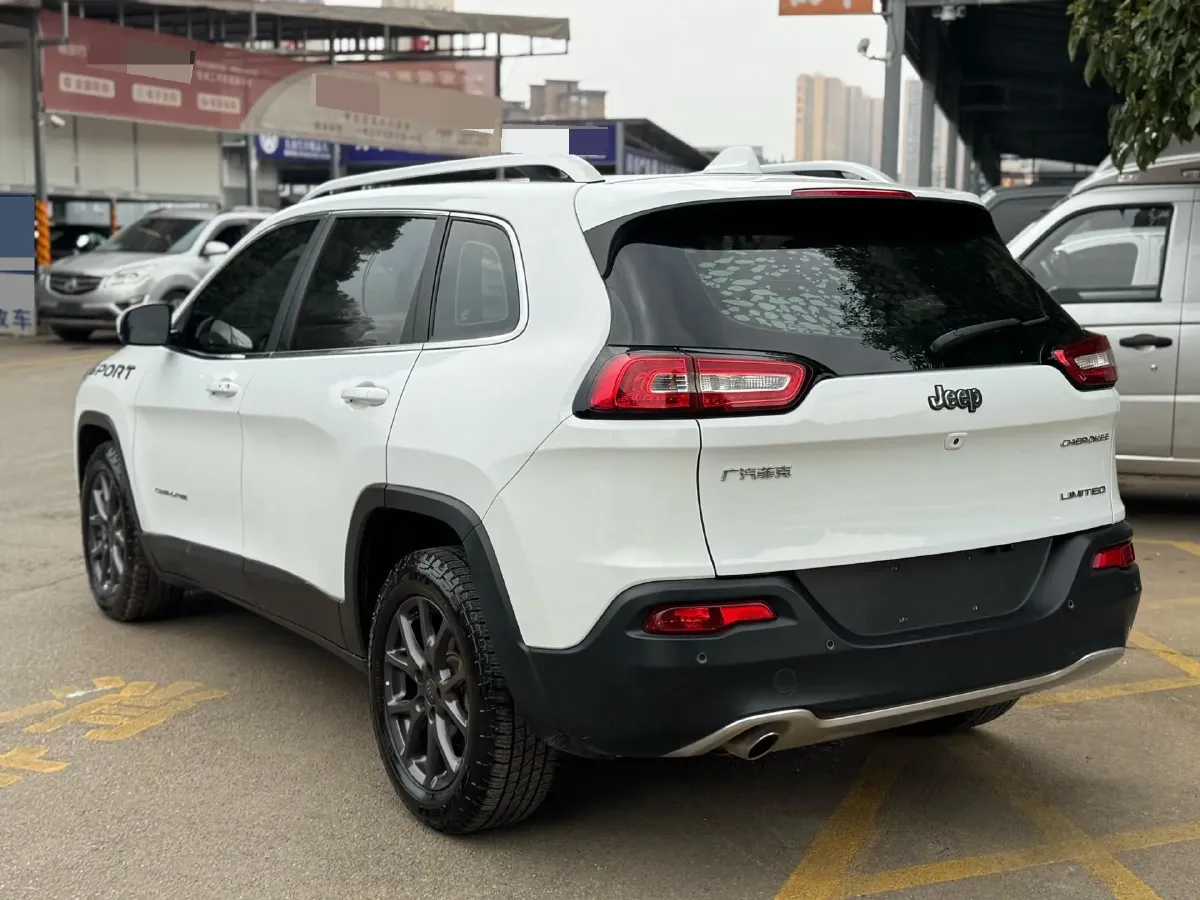 2020 Jeep Cherokee 2.0L 148HP L4 9AT,autocango,china used car exporter,china ev exporter,chinese used car exporter,chinese used ev exporter