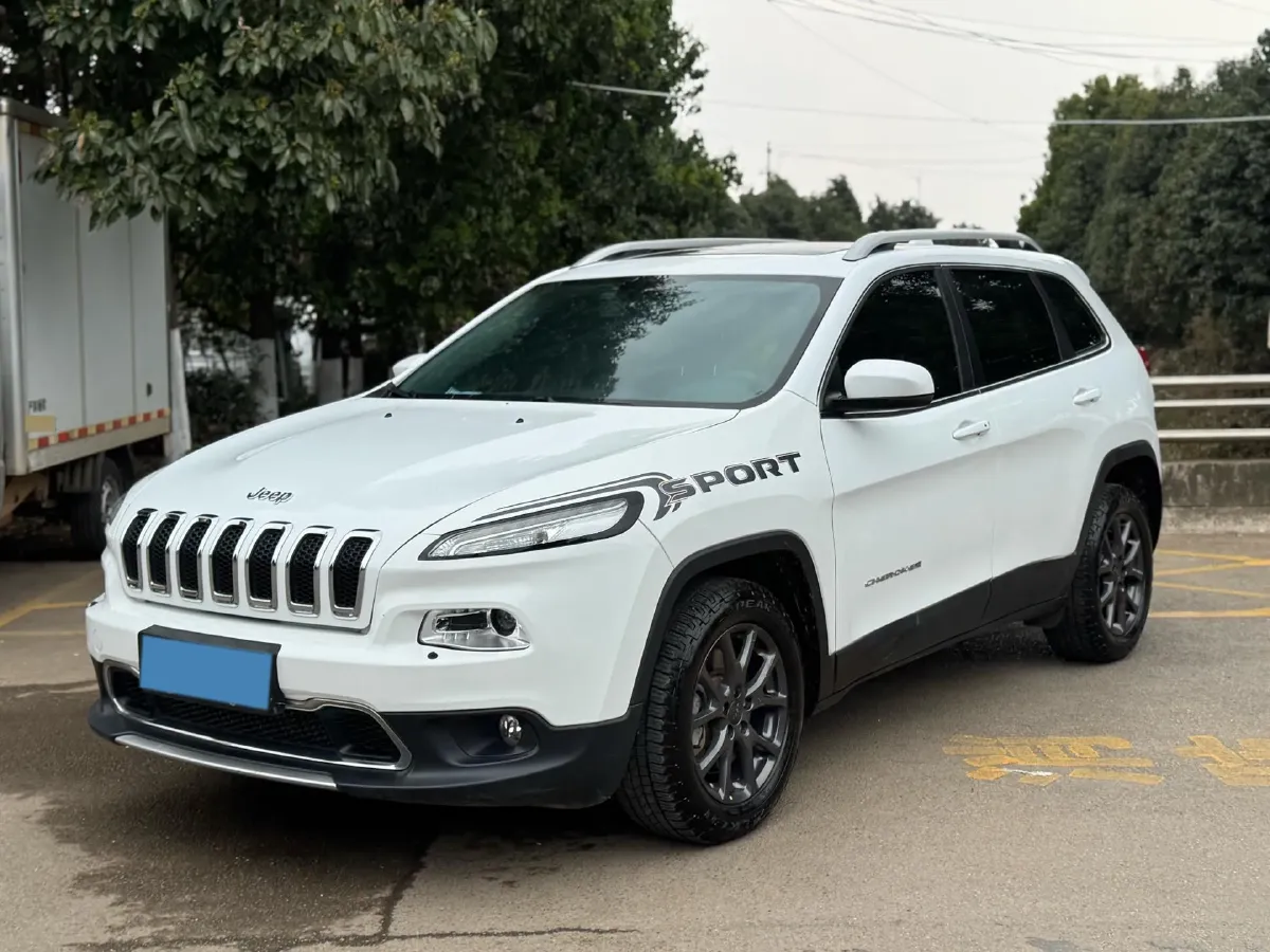 2020 Jeep Cherokee 2.0L 148HP L4 9AT,autocango,china used car exporter,china ev exporter,chinese used car exporter,chinese used ev exporter