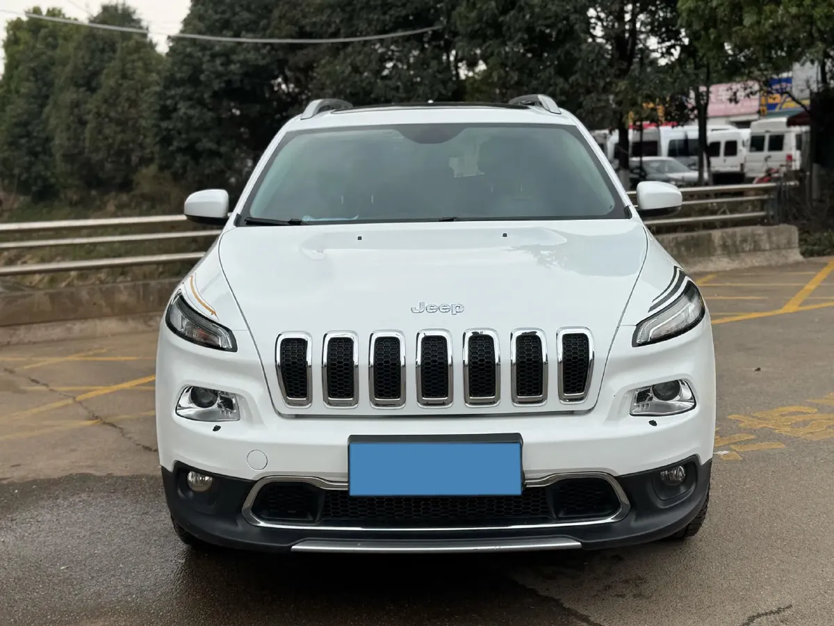 2020 Jeep Cherokee 2.0L 148HP L4 9AT,autocango,china used car exporter,china ev exporter,chinese used car exporter,chinese used ev exporter