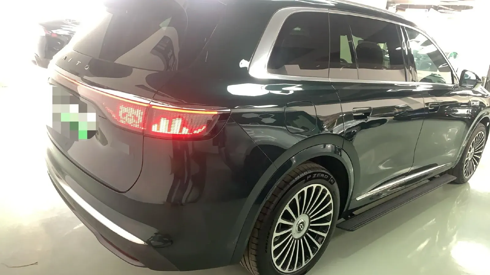 2025 AITO AITO M8 REEV 160HP REEV 53.4KWH,autocango,china used car exporter,china ev exporter,chinese used car exporter,chinese used ev exporter