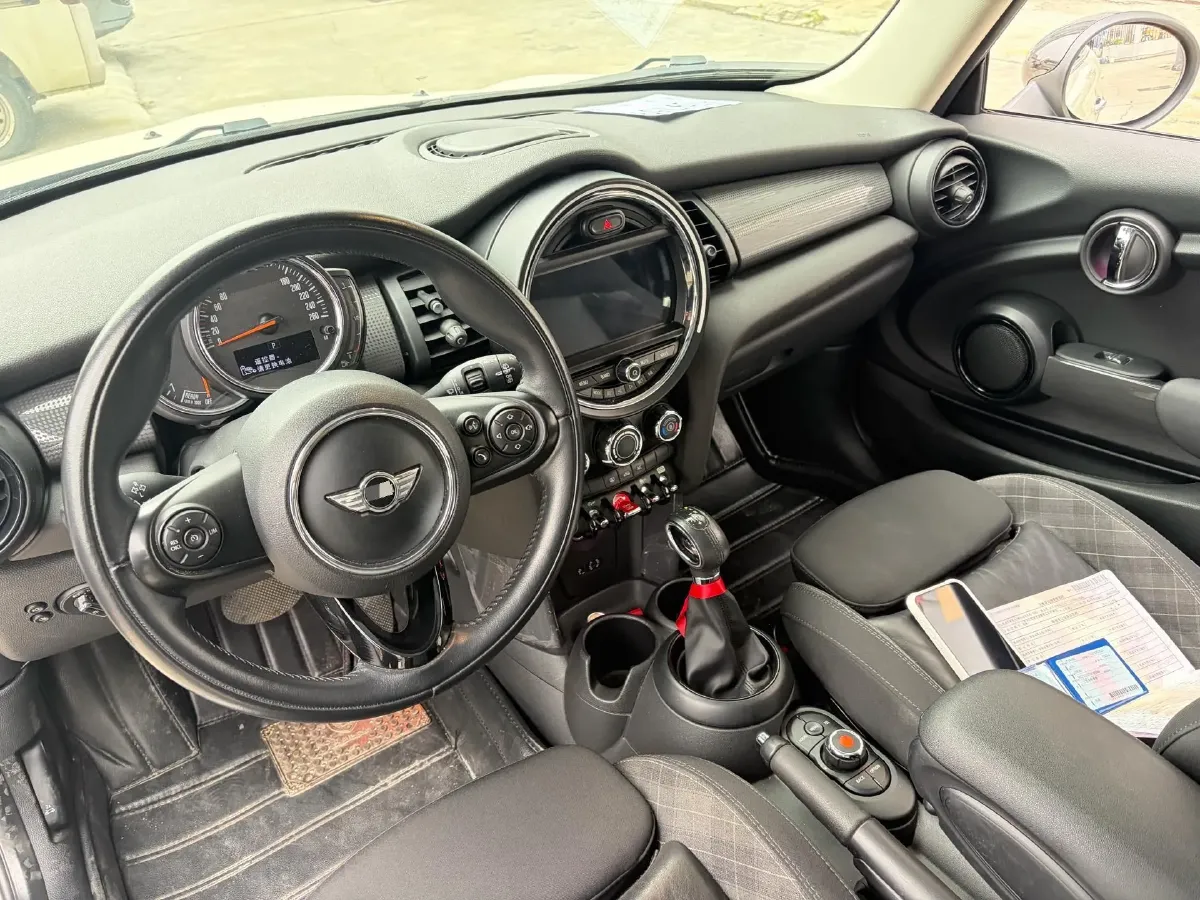 2016 MINI MINI 1.5T 136HP L3 6AT,autocango,china used car exporter,china ev exporter,chinese used car exporter,chinese used ev exporter