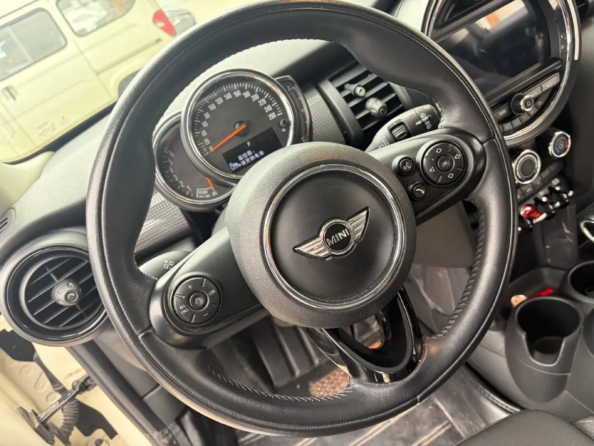 2016 MINI MINI 1.5T 136HP L3 6AT,autocango,china used car exporter,china ev exporter,chinese used car exporter,chinese used ev exporter