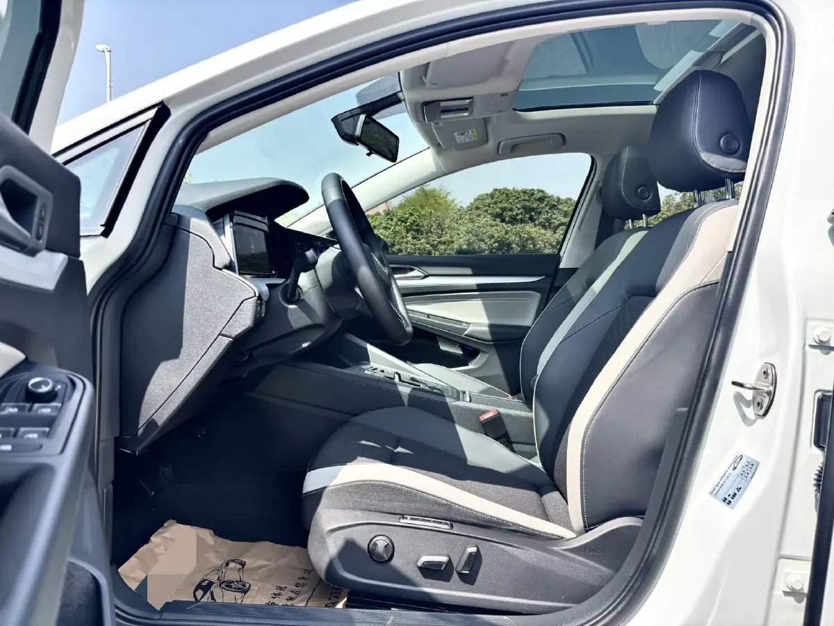 2023 Volkswagen Golf 1.4T 150HP L4 7DCT,autocango,china used car exporter,china ev exporter,chinese used car exporter,chinese used ev exporter