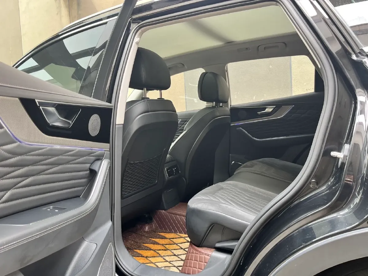 2022 HongQi HS5 2.0T 224HP L4 6AT,autocango,china used car exporter,china ev exporter,chinese used car exporter,chinese used ev exporter