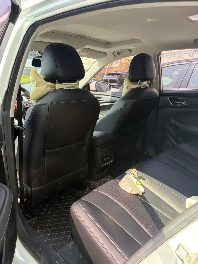 2020 Roewe i5 1.5L 120HP L4 CVT,autocango,china used car exporter,china ev exporter,chinese used car exporter,chinese used ev exporter