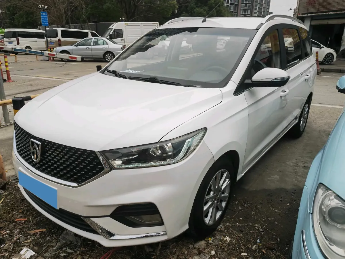 2019 BaoJun 730 1.5T 155HP L4 6MT,autocango,china used car exporter,china ev exporter,chinese used car exporter,chinese used ev exporter