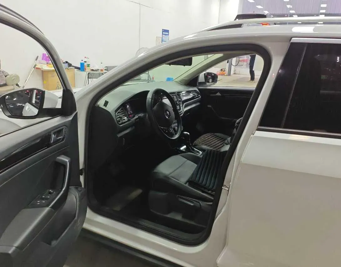 2019 Volkswagen T-Roc 1.4T 150HP L4 7DCT,autocango,china used car exporter,china ev exporter,chinese used car exporter,chinese used ev exporter