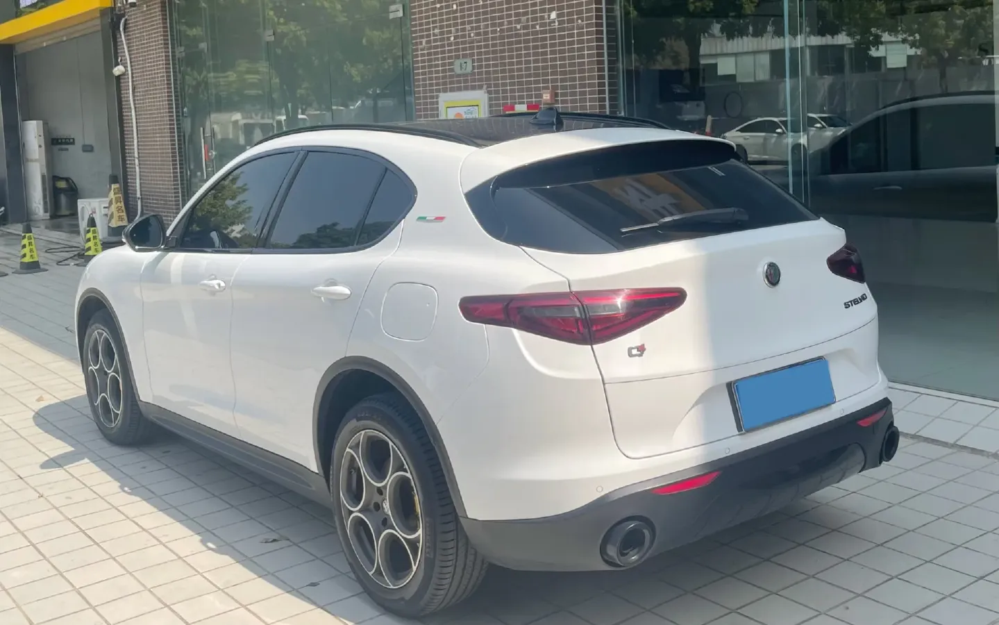 2020 Alfa Romeo Stelvio 2.0T 280HP L4 8AT,autocango,china used car exporter,china ev exporter,chinese used car exporter,chinese used ev exporter