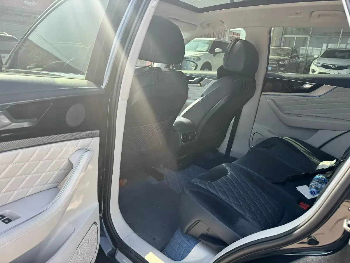 2019 HongQi HS5 2.0T 224HP L4 6AT,autocango,china used car exporter,china ev exporter,chinese used car exporter,chinese used ev exporter